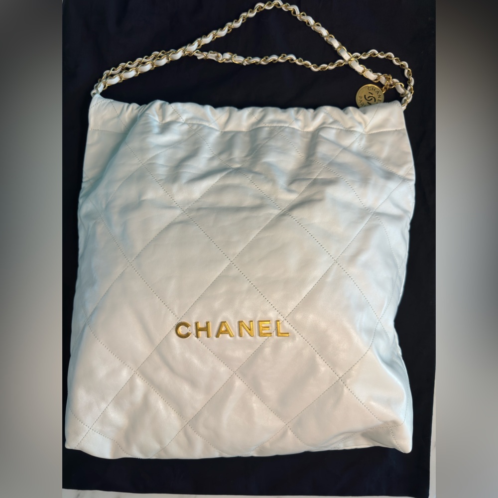Chanel 22 chain hobo Quilted calfskin w Gold Accents Large